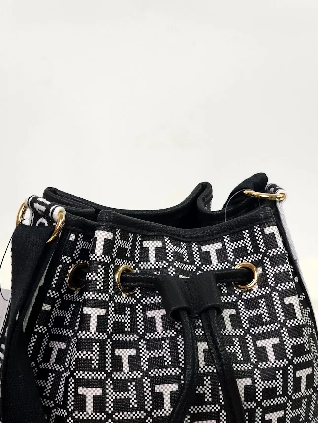 Bolso Tommy Hilfiger para dama color negro