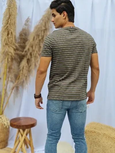 Camiseta Tommy Hilfiger para caballero diseño a rayas color verde y blanco