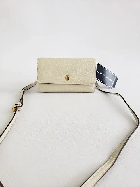 Cartera Tommy Hilfiger para dama color beige
