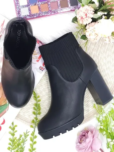 Botines para dama color negro tipo media