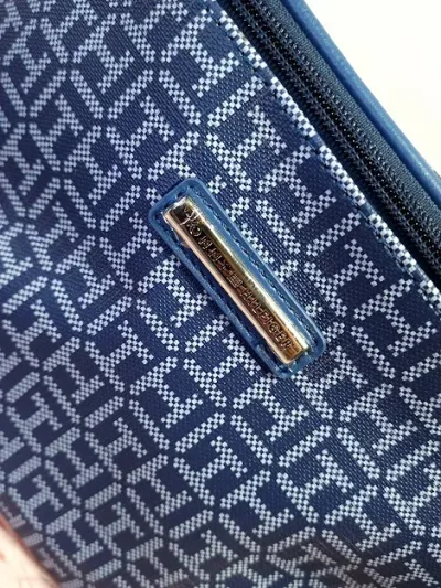 Cosmetiquera Tommy Hilfiger para dama color azul